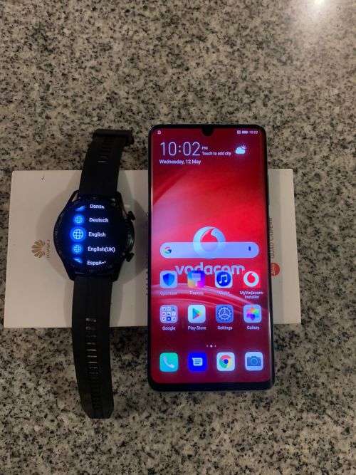 HUAWEI P30 PRO 256GB SINGLE SIM and GT2-4A2 WATCH COMBO MINT CONDITION AS NEW